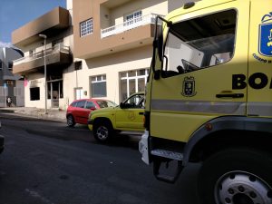 6c390f38-a026-4f5d-9a9a-b6e130f0402f-300x225 Los Bomberos apagan un incendio en una floristería de Puerto del Rosario