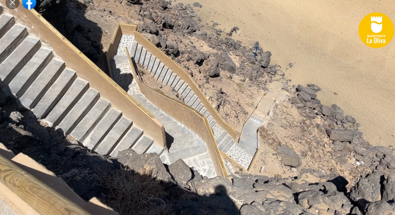 Captura-de-pantalla-258-e1627927620200-772x420 La Playa del Águila vuelve a tener barandilla y escaleras de acceso