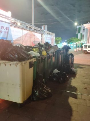 WhatsApp-Image-2021-09-28-at-10.10.10-315x420 Vecinos de Corralejo molestos por la falta de limpieza