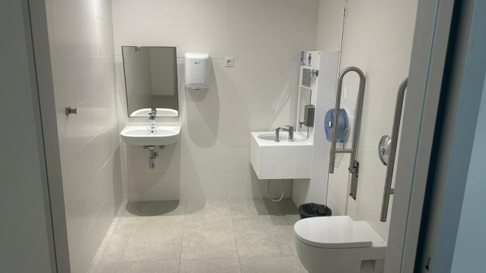Baño para ostomizados