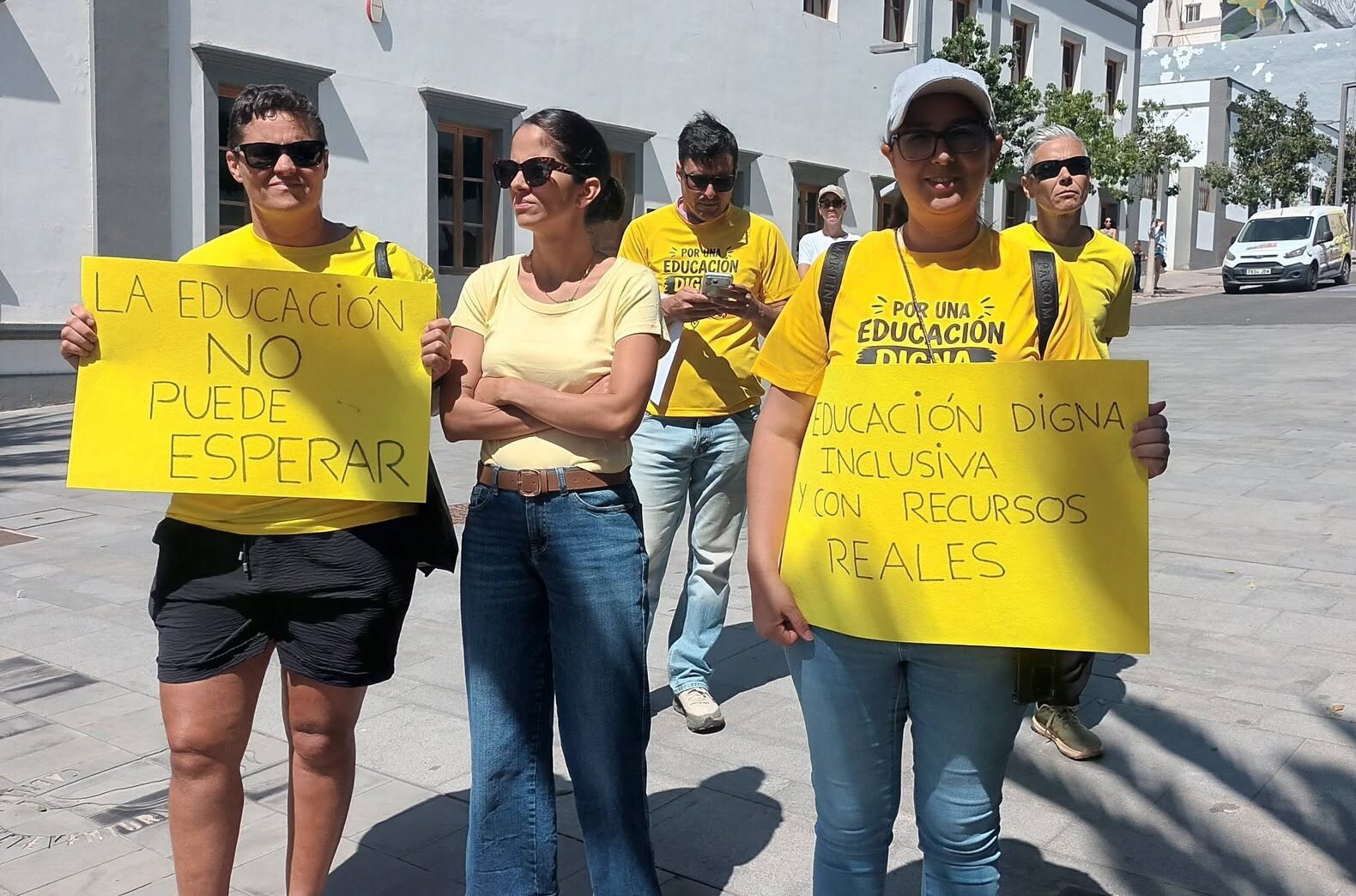 Families of Students with Special Needs in Fuerteventura Take to the Streets to Demand “Genuine Inclusion”